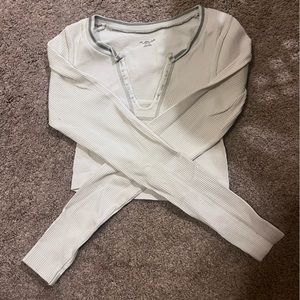 URBAN OUTFITTERS GO FOR GOLD LONG SLEEVE